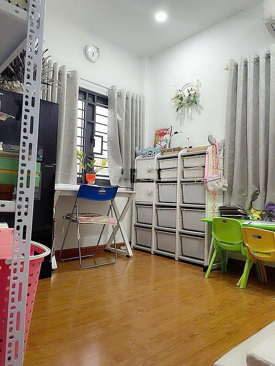 Bán gấp nhà đẹp hẻm 2 sẹc cách mạng tháng 8, tân bình- 6,5 tỷ - vị trí gần sân bay thuận tiện