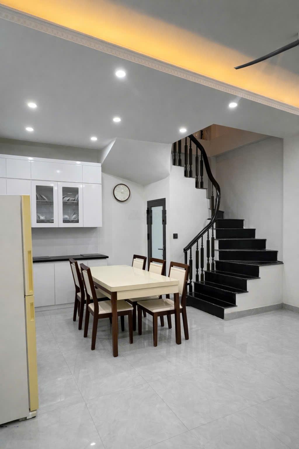 Chính chủ bán nhà đẹp Yên Hoà-Cầu Giấy Nhà mới đẹp vào ở luôn Dt 30m MT 5m xây 5 tầng giá 9.1 tỷ