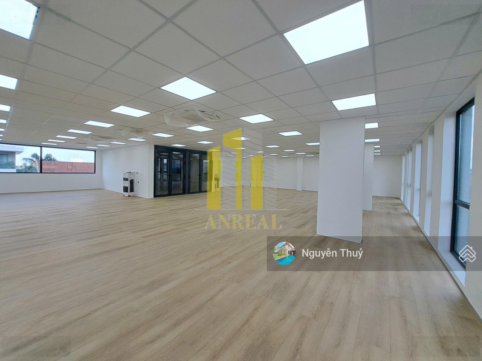 Cho thuê văn phòng thảo điền 300m2 lầu 2 - giá 80 triệu . sàn trống .