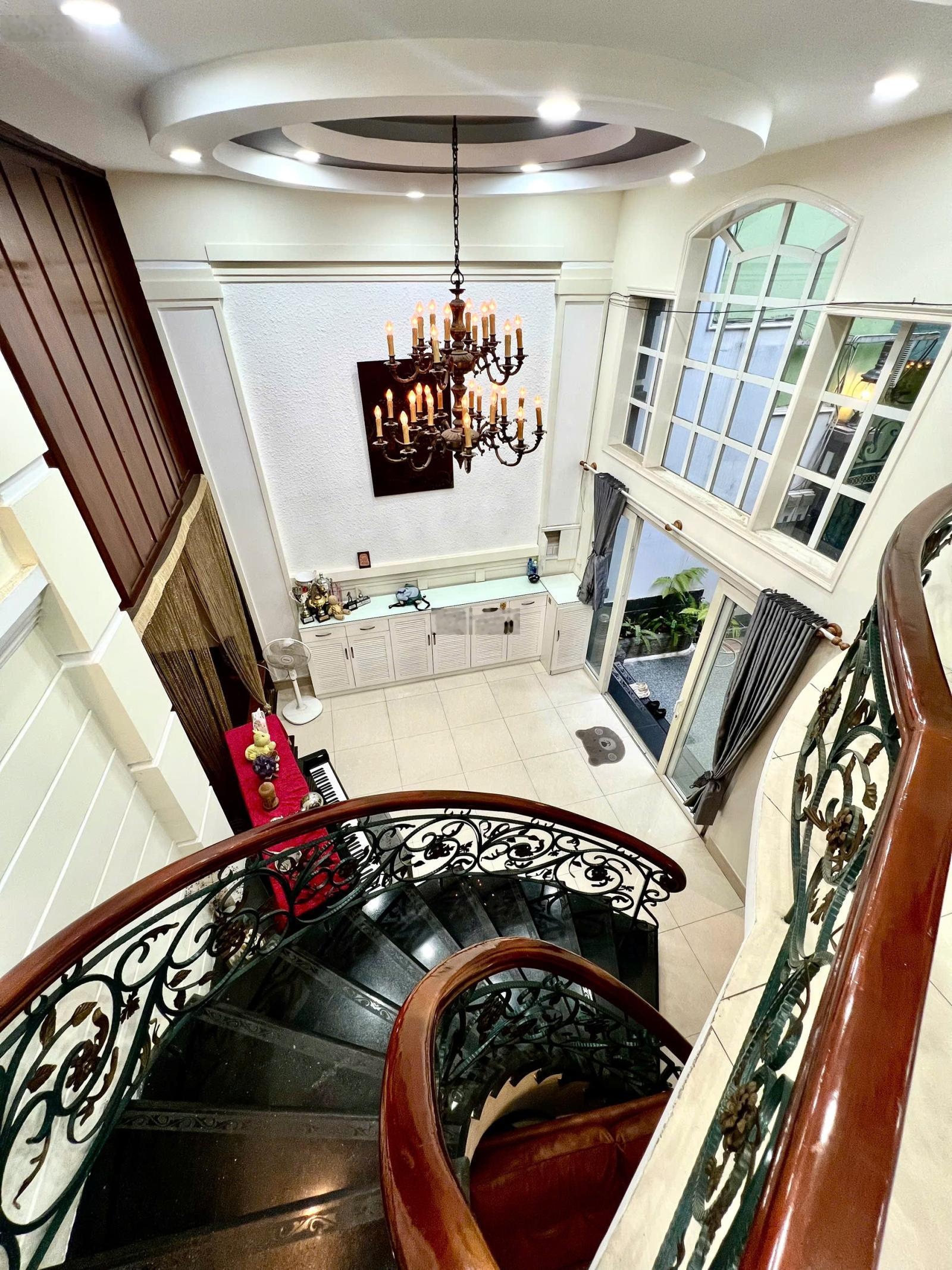 Bán nhà Đặng Dung 88.5m² - phong cách tân cổ điển - ngang 11m - Quận 1 - giá 23 tỷ