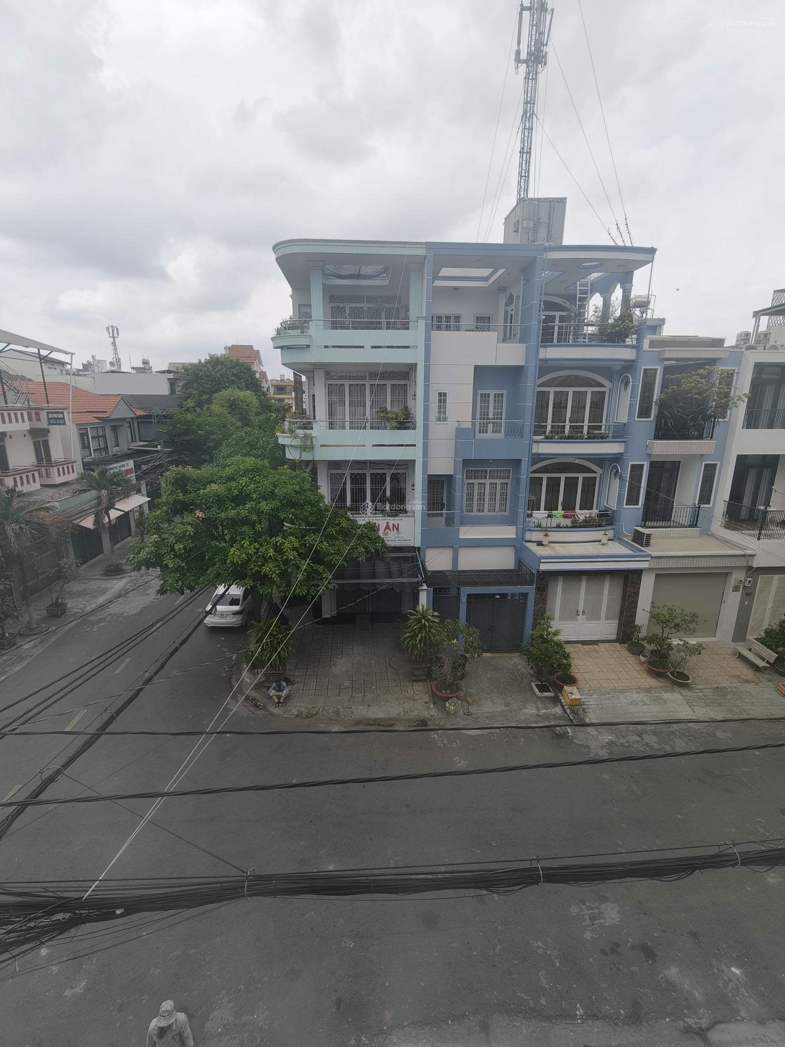 Cho thuê nhà góc 2 mặt tiền khu Tên Lửa, 18*20m bốn lầu có thang máy