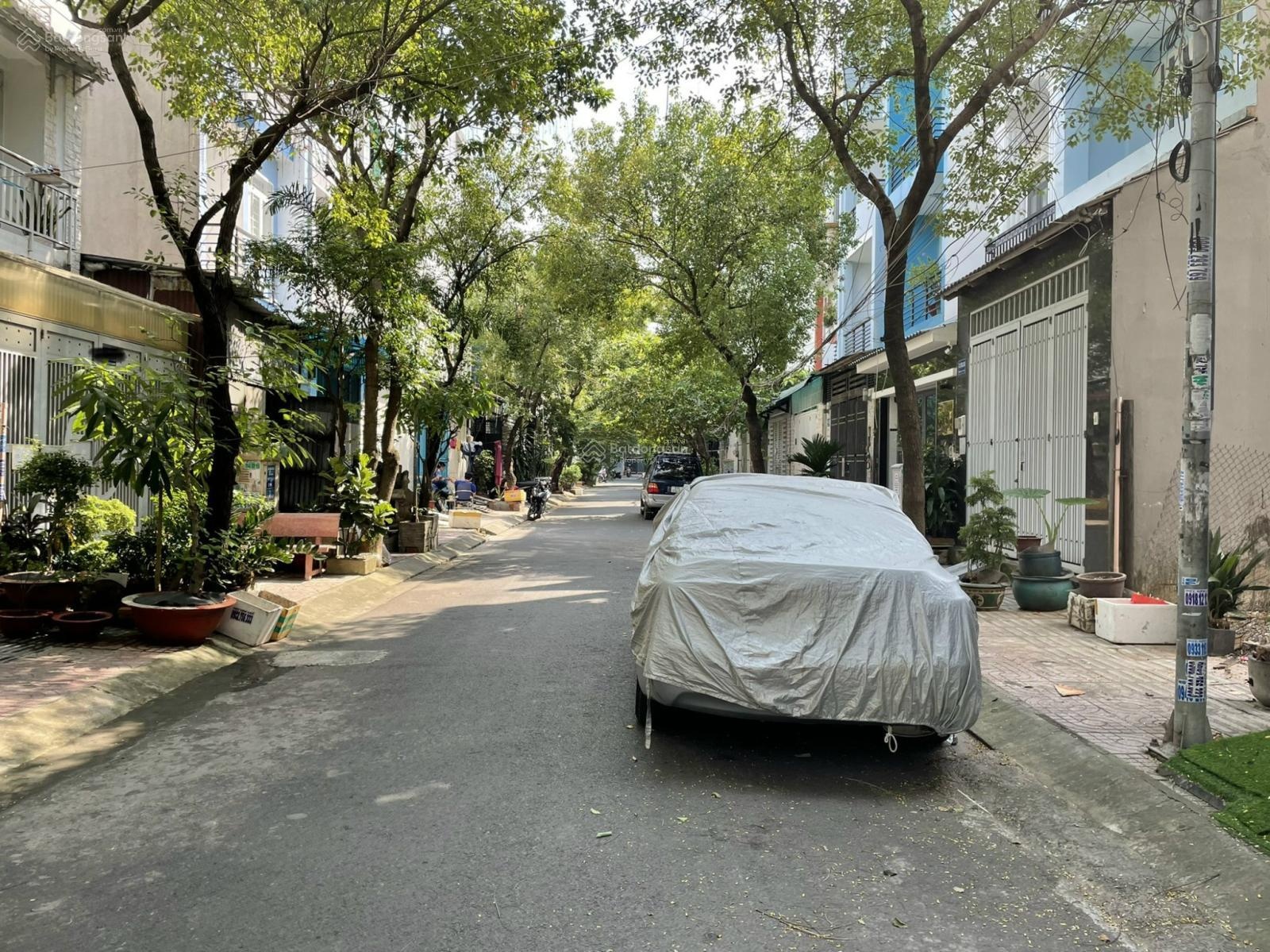 Xuất ngoại bán gấp nhà (4,5x15m) đối diện ĐH Văn Lang đường 12m và thông xe hơi 7 chỗ chỉ 12.7 tỷ