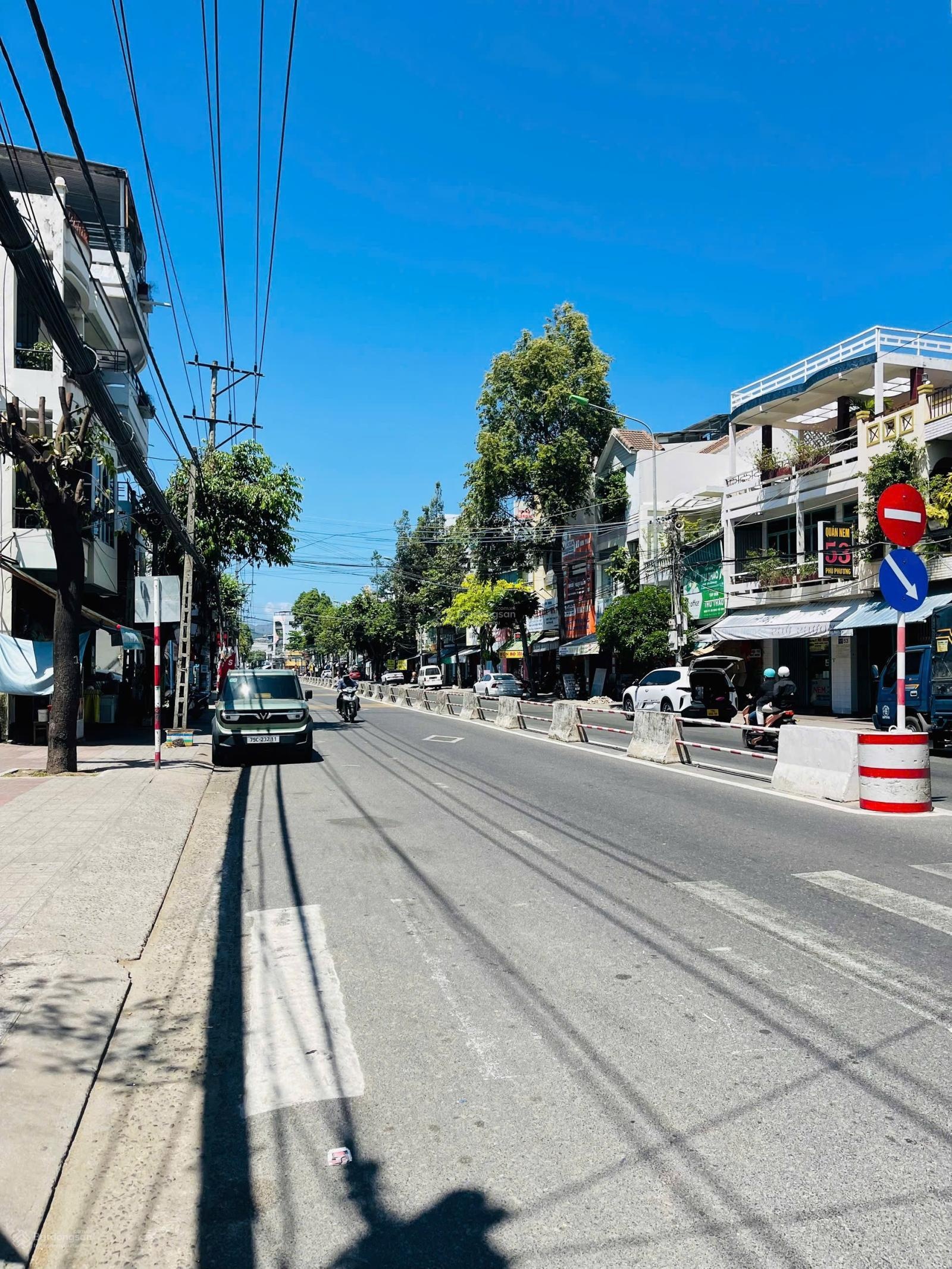 Bán lô đất mặt tiền đường Lê Hồng Phong 52,5m2 đoạn gần siêu thị Coop Mart giá 8,6 tỷ
