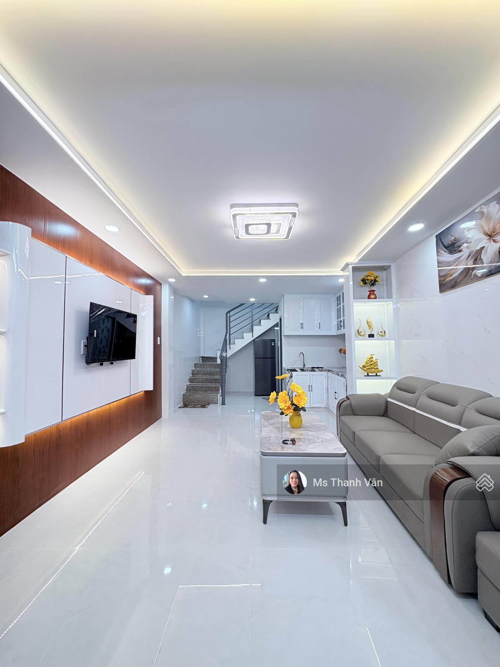 chính chủ bán nàh Lạc long Quân trung tâm Q 11 đầm sen 1 trêt 1 lầu 2Pn 2wc giá 3ty950: 0938295519
