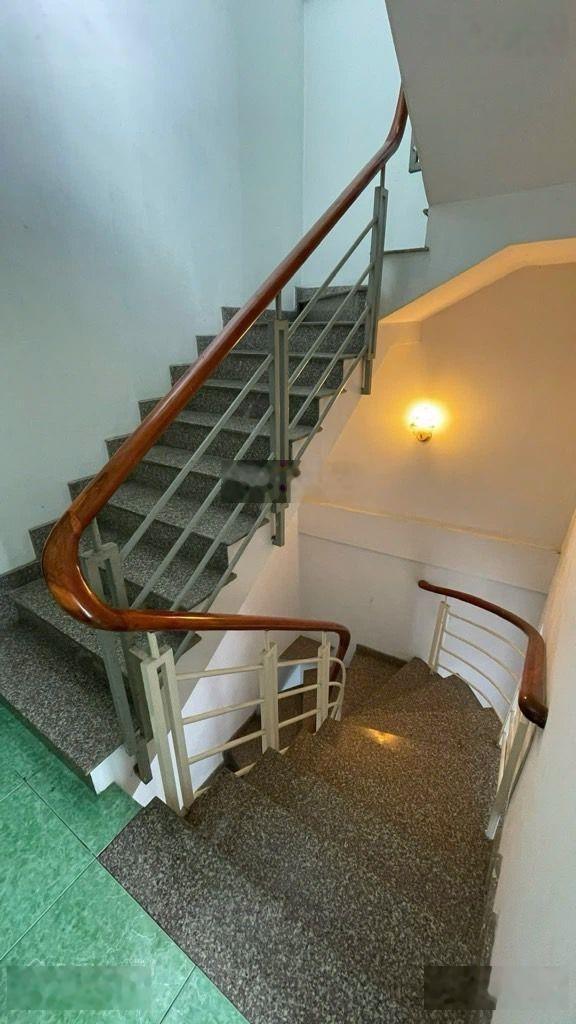 3,55 tỷ nhà 2 tầng đường Phạm Văn Bạch gần nhà ga T3, 36m2 đất, 2 PN 2WC