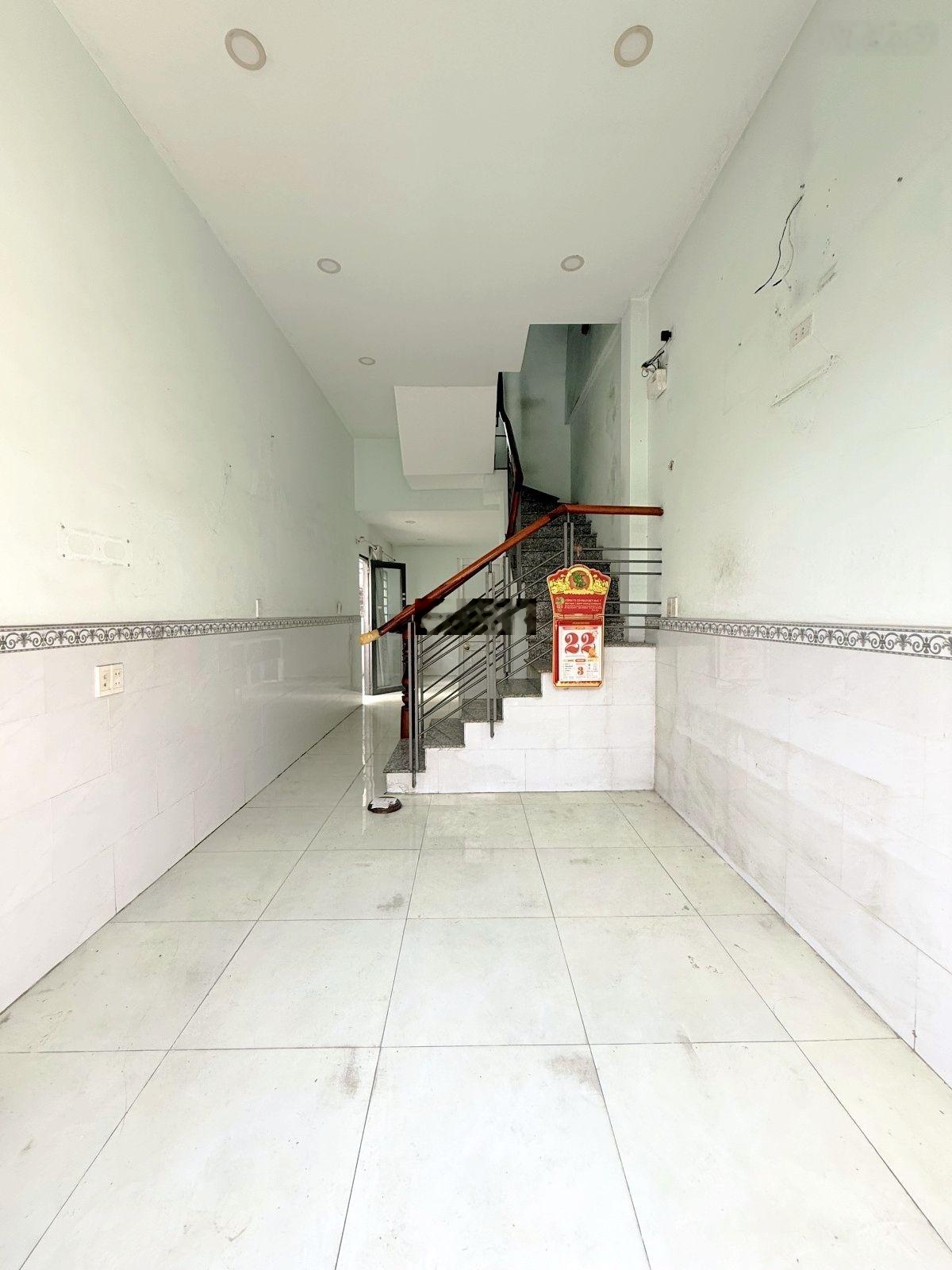 Nhà 3 tầng btct mặt tiền hiệp vào ở ngay, 97m2, có 04 phòng trọ phía sau, kinh doanh đỉnh