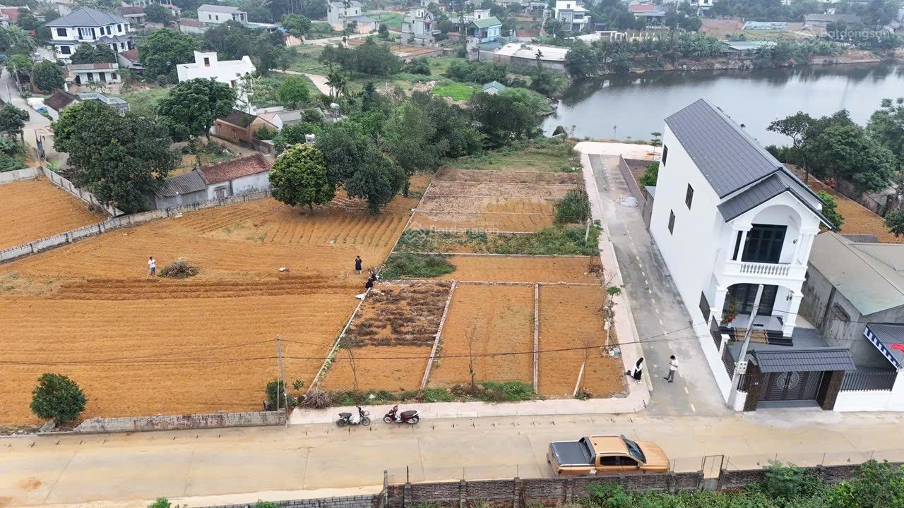 HC1. Chủ ngộp bank bán nhanh lô đất view hồ trung tâm Phú Cát chỉ 2.8 tỷ.