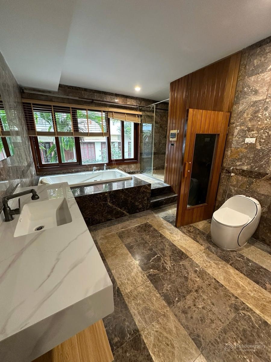 Bán ( GẤP ) nhà ngõ Láng Hạ - Phân Lô - Ô TÔ tránh - 9 tầng - thang máy. DT 80m2. Giá 35 tỷ.