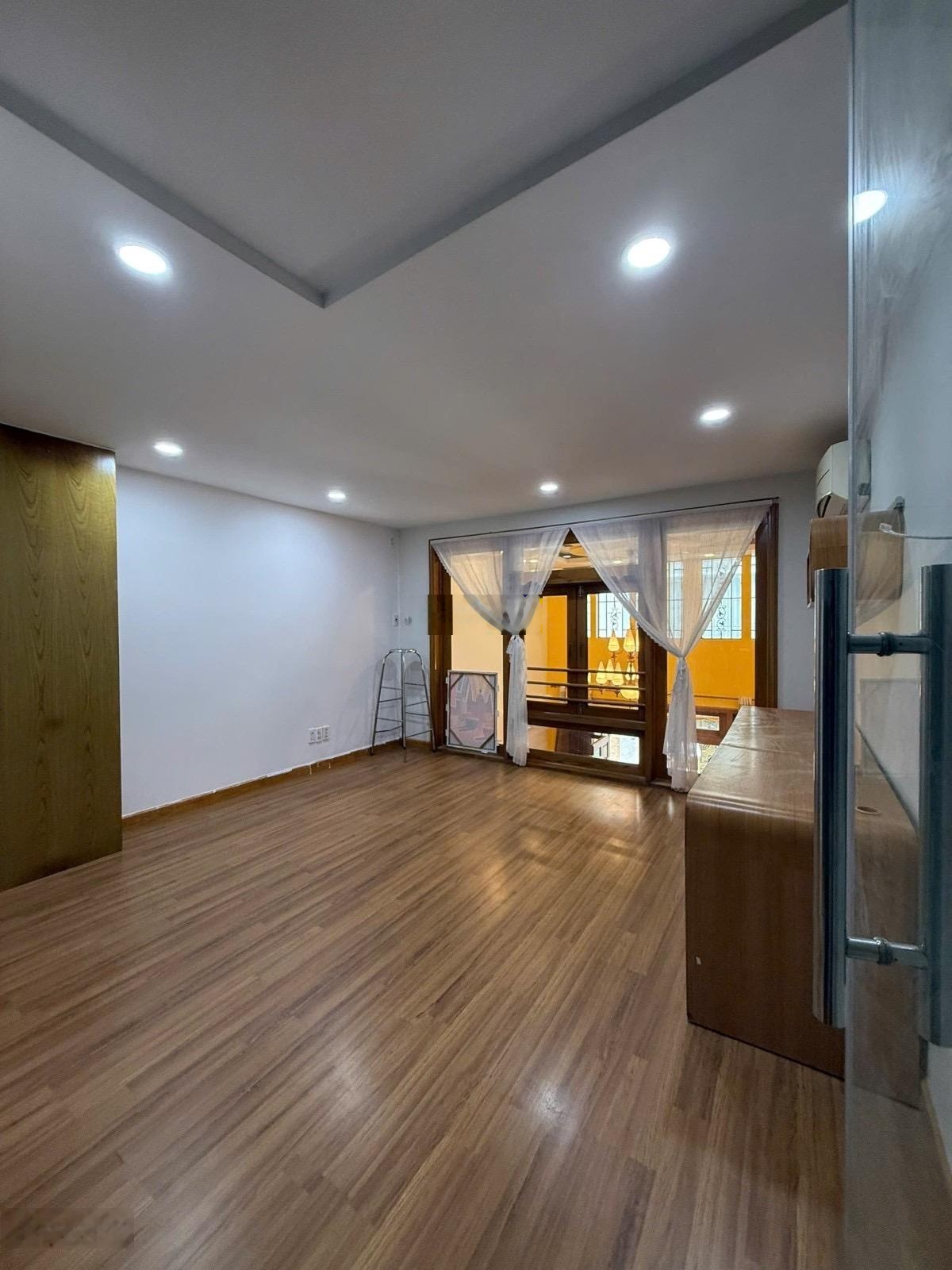 Bán Nhà Riêng tại Hiệp Nhất, 9,9 tỷ VND, 50 m2, 4PN, 4WC, 5 tầng