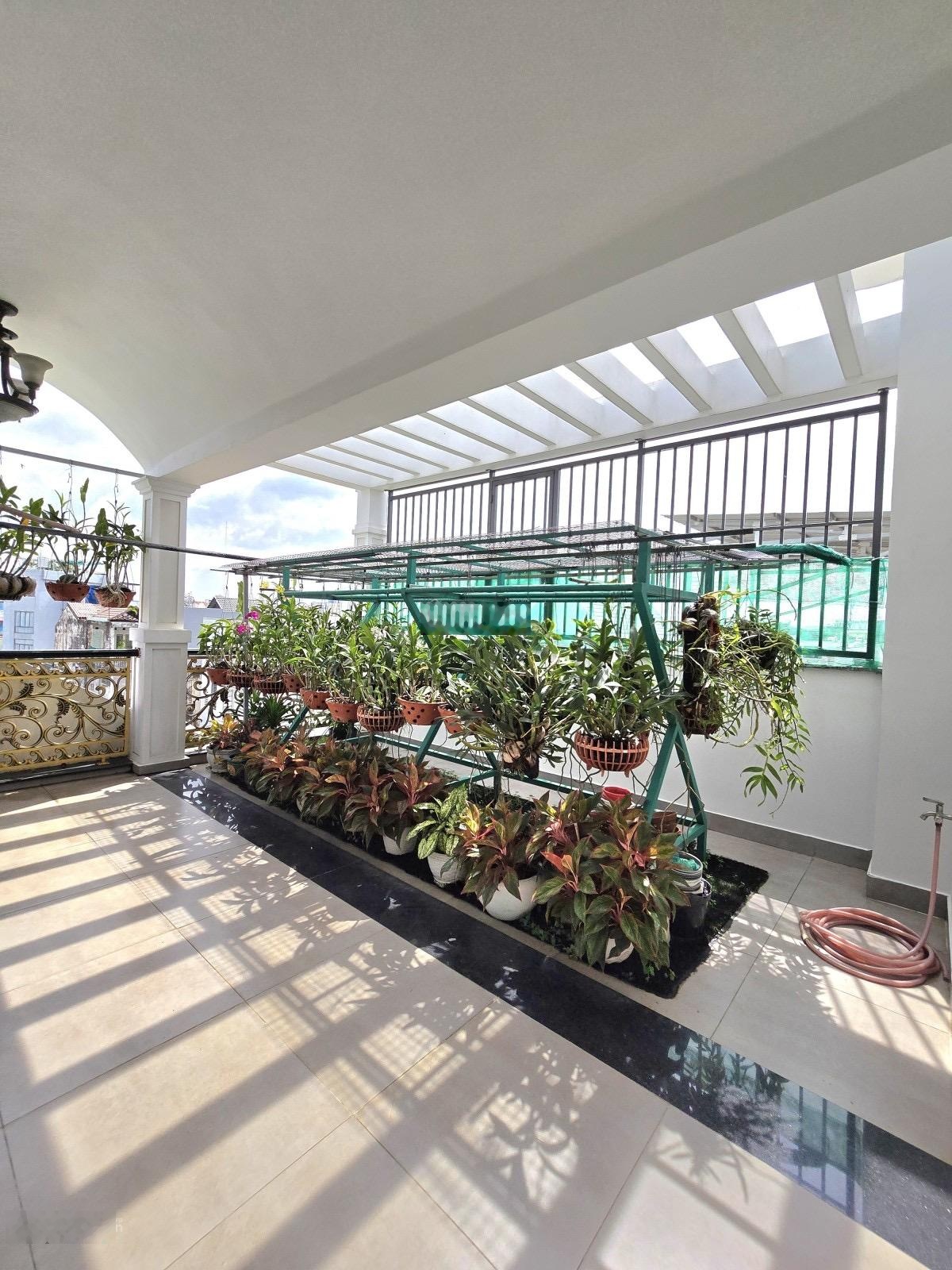 Nhà đẹp 4 tầng, gần học viện chính trị TNPA, 4,8x15m, có 4 phòng ngủ, sổ đẹp hoàn công