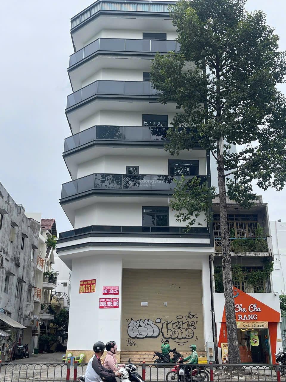 Hàng kín - tòa văn phòng MT khu K300 - Cộng Hòa - DT: 11 x 25m, hầm 7 tầng - HDT 287tr/th - 49 tỷ