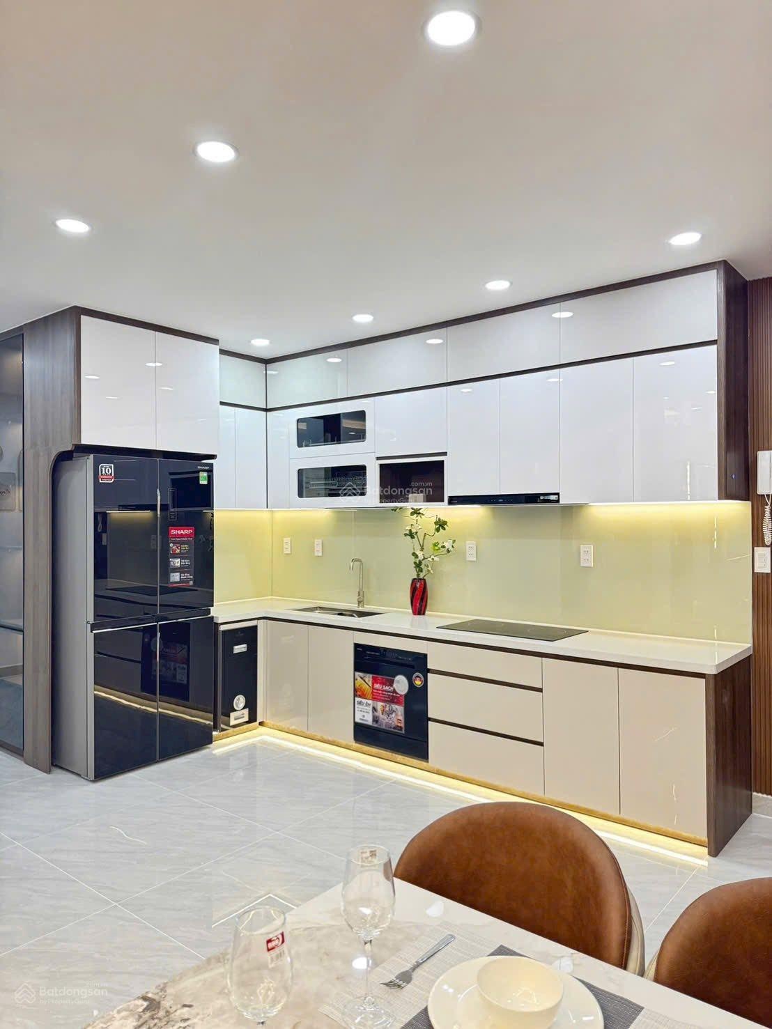 Chính chủ bán nhanh căn Urban Green giá 1 tỷ 930 DT 78m2 2PN,2WC,Full nội thất cơ bản,sổ hồng riêng