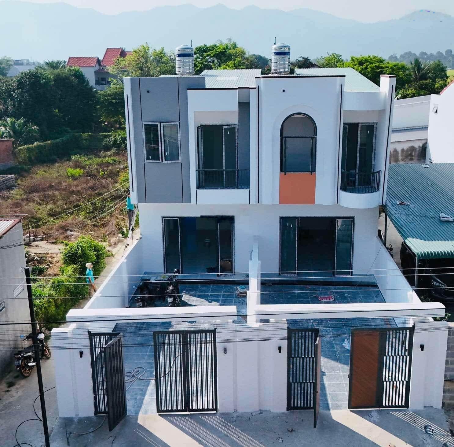 Căn nhà mới 100% Diên Thạnh sát Diên Khánh, đường khu dân cư 8m quy hoạch 20m