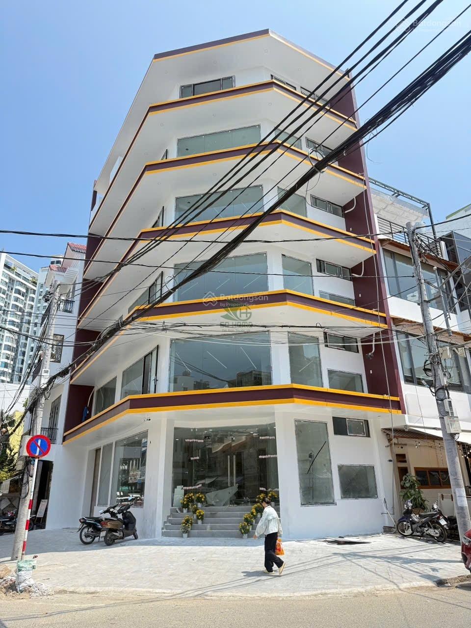 Cho thuê nhà lô góc 6 tầng kinh doanh có thang máy khu phố hàn nha trang giá 230 triệu/tháng