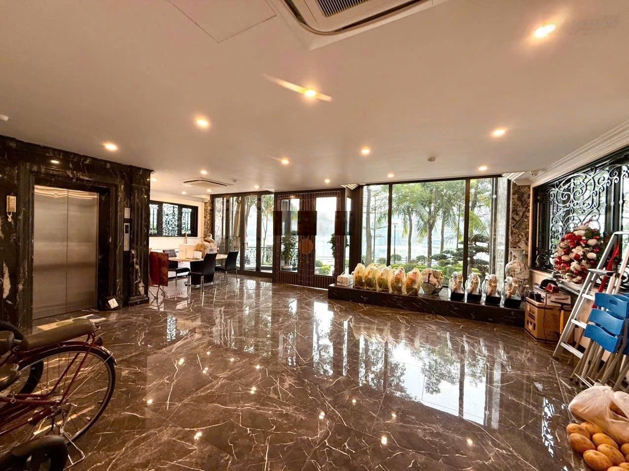 Cho thuê nhà mặt phố Trần Thái Tông 130m x6 tầng tuyến phố sầm uất phù hợp kinh doanh mọi mô hình