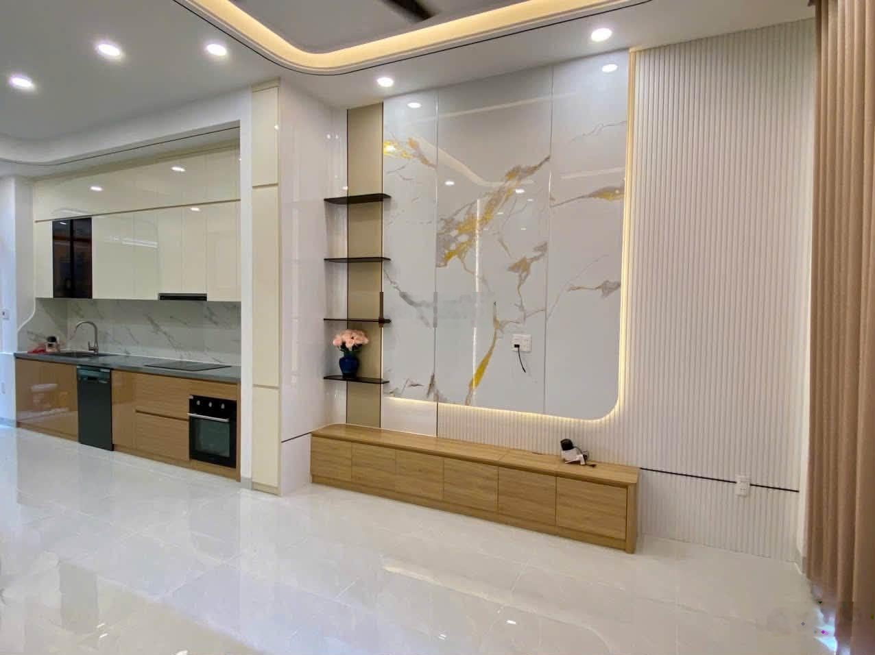 Chỉ hơn 5 TỶ - nhà đẹp 63m2 - hẻm ô tô thông - sát Nguyễn Duy Trinh.