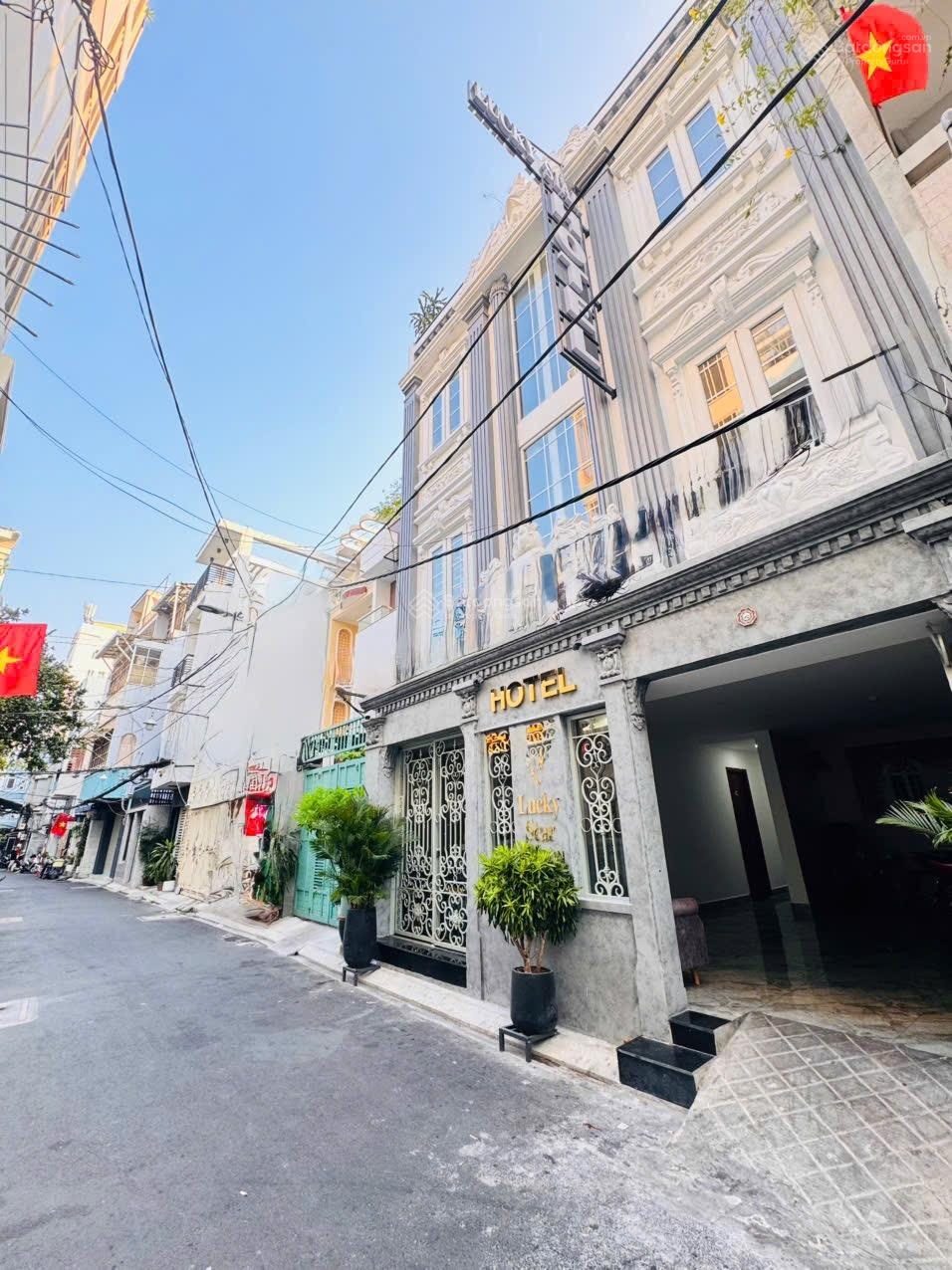 Bán nhà 3 tầng xe hơi ngủ trong nhà đ.Lê Thị Riêng, Q.1- dt 99m2-căn góc 3 mặt tiền- thang máy xịn