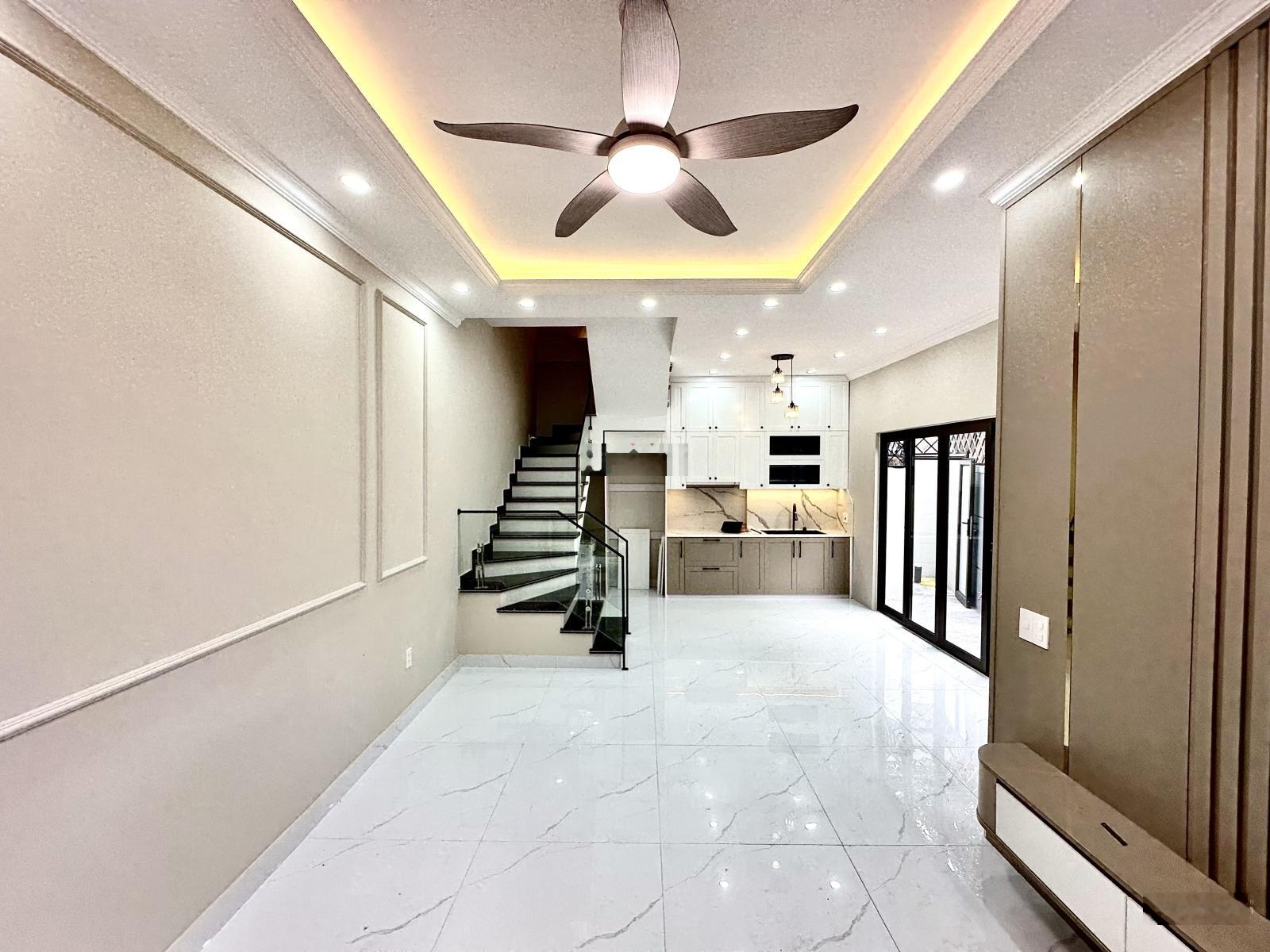 Nhà 4 tầng xây mới ngõ nông Lê Lai - Có sân cổng riêng
