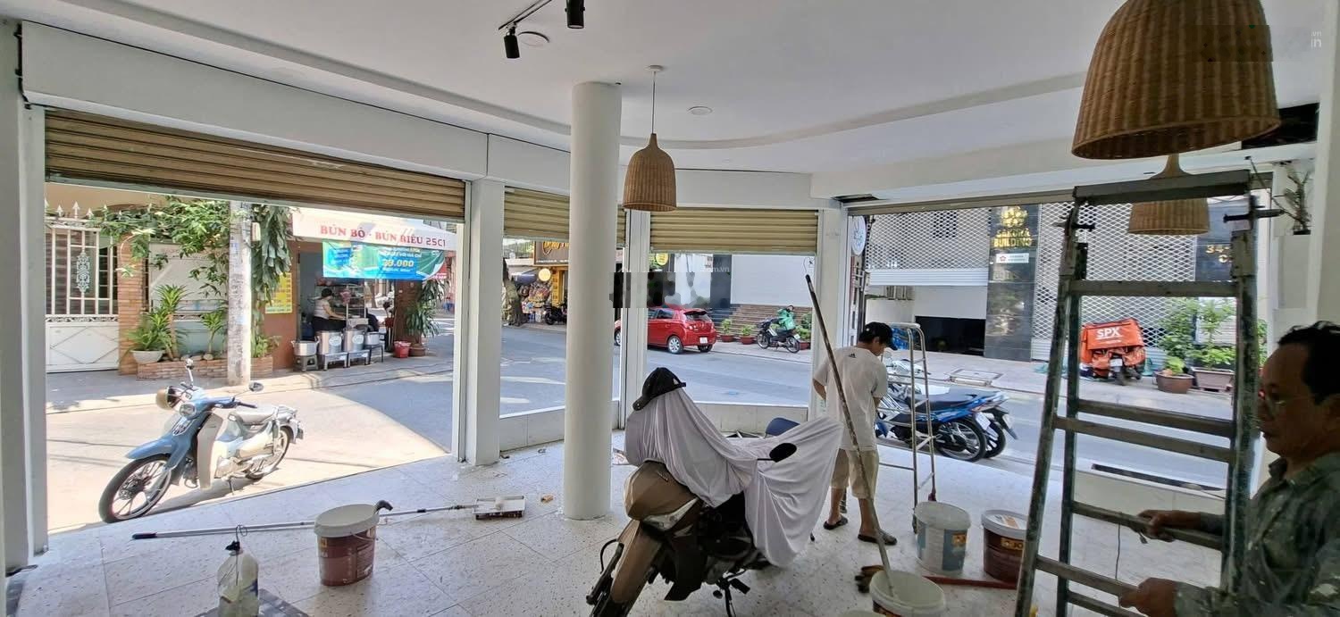 Cho Thuê Căn Góc 2 Mặt Tiền,Nhà 4 Tầng _6,5x14,Sát Cộng Hoà Tân Bình , Sử Dụng: 360m2, Chỉ 35tr