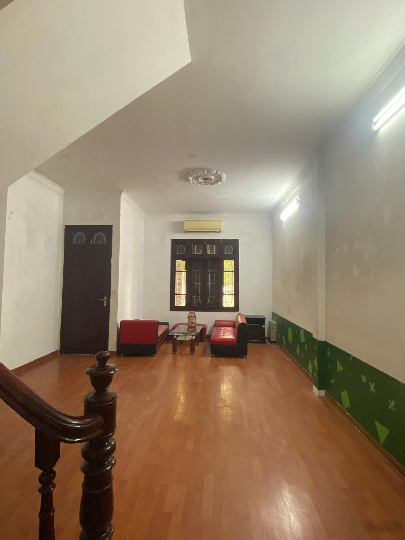 Cho thuê nhà sạch đẹp, ngõ oto Hoàng Ngân, Cầu Giấy. DT 65m2, 5 tầng, Mt 5m. Giá 26 triệu(tháng)
