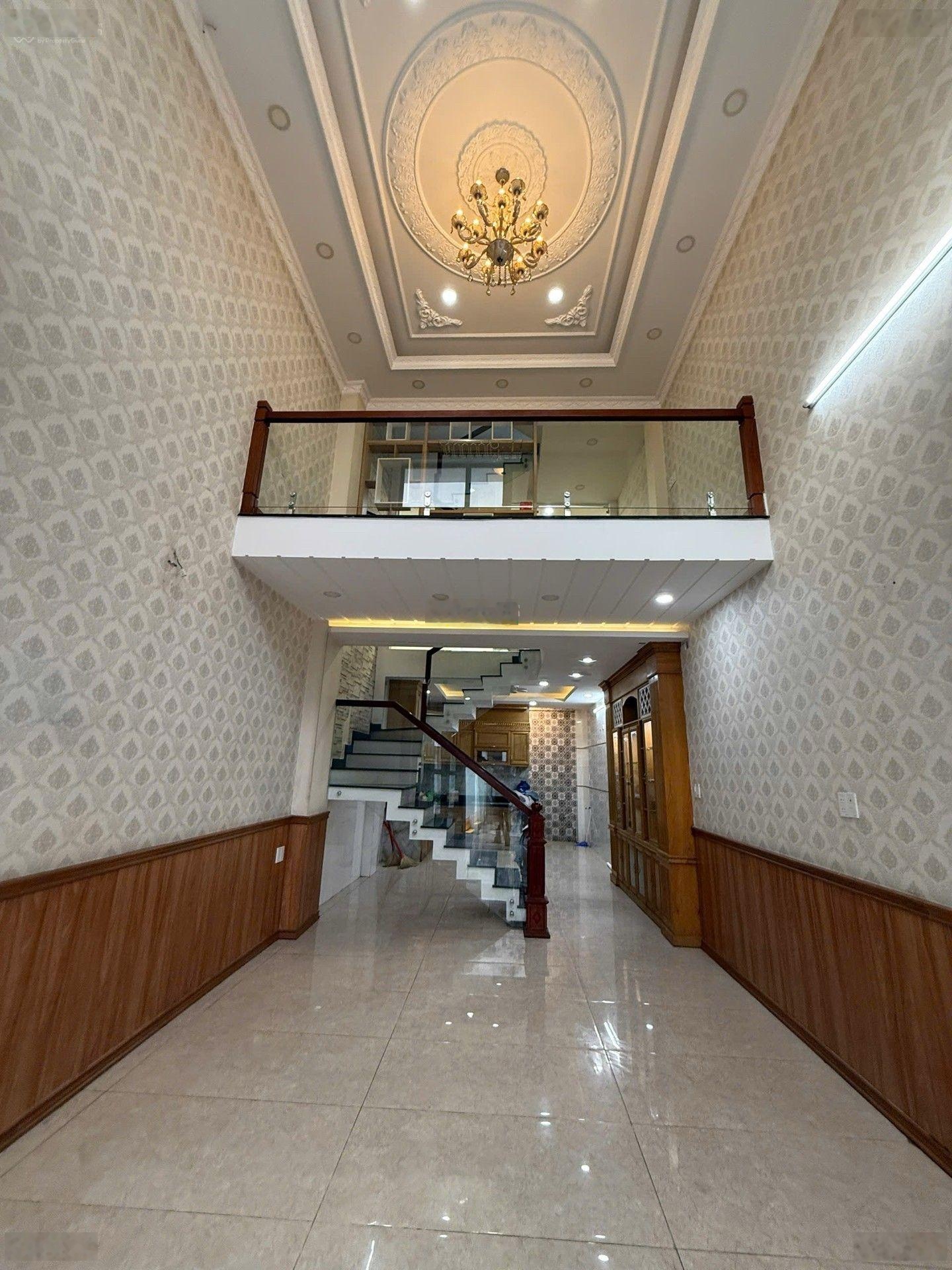 Bán gấp giảm 1 tỷ nhà 5 tầng, 56m (4mx14m), hẻm xe hơi thông, Trường Chinh, gần chợ bà quẹo.etown.