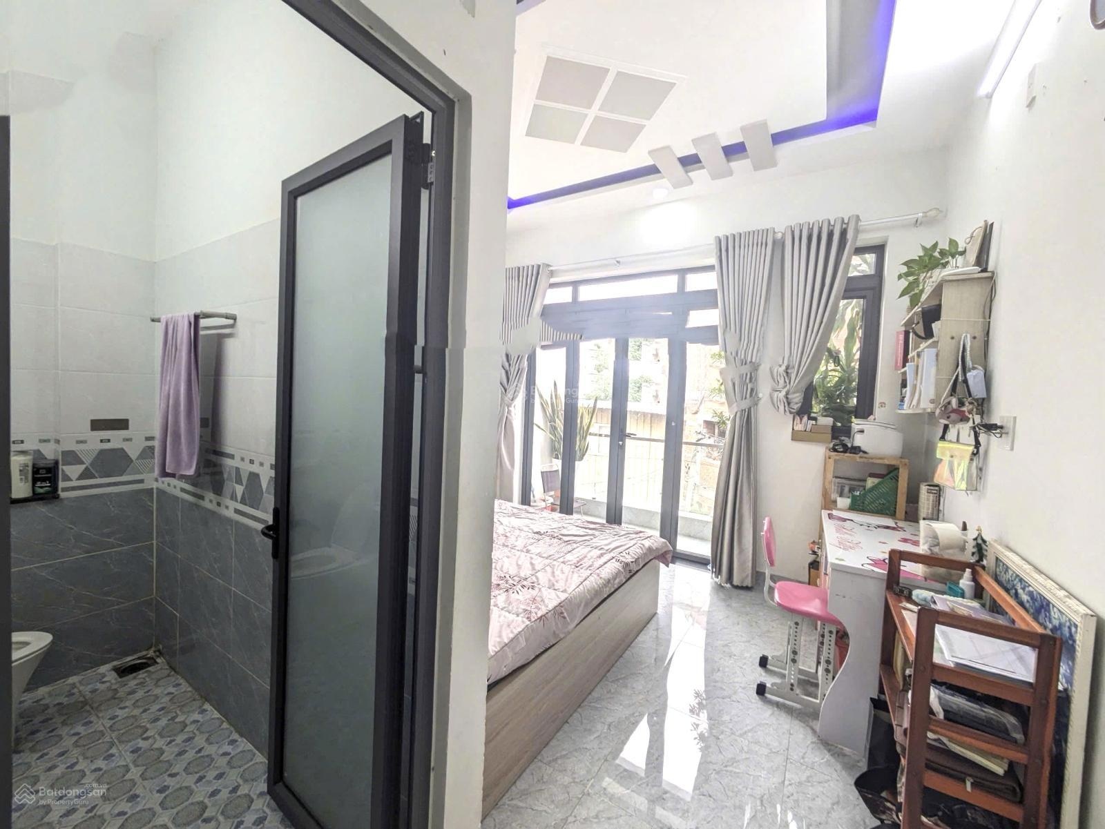 Nhà tâm huyết 3 tầng kiên cố - tặng full nội thất sát ga metro - hxh thông - khu đồng bộ an ninh