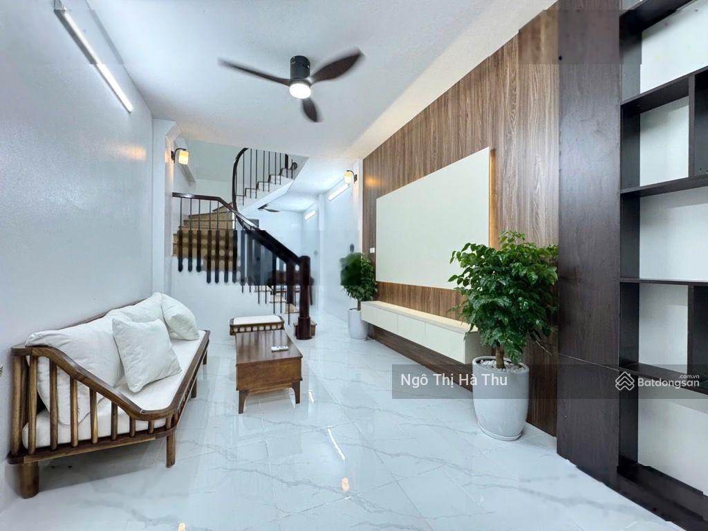 10.x tỷ có nhà dân xây 42m x 4 tầng - ngõ thông - vf3 đỗ cửa - full nội thất cực xịn - ở ngay