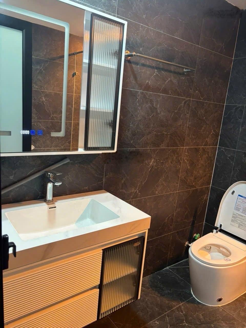 Bán gấp! Ngô Thì Nhậm, Hà Đông, 50m2, 5 tầng, MT 4m, thang máy, ô tô tránh, nội thất xịn, hơn 11 tỷ