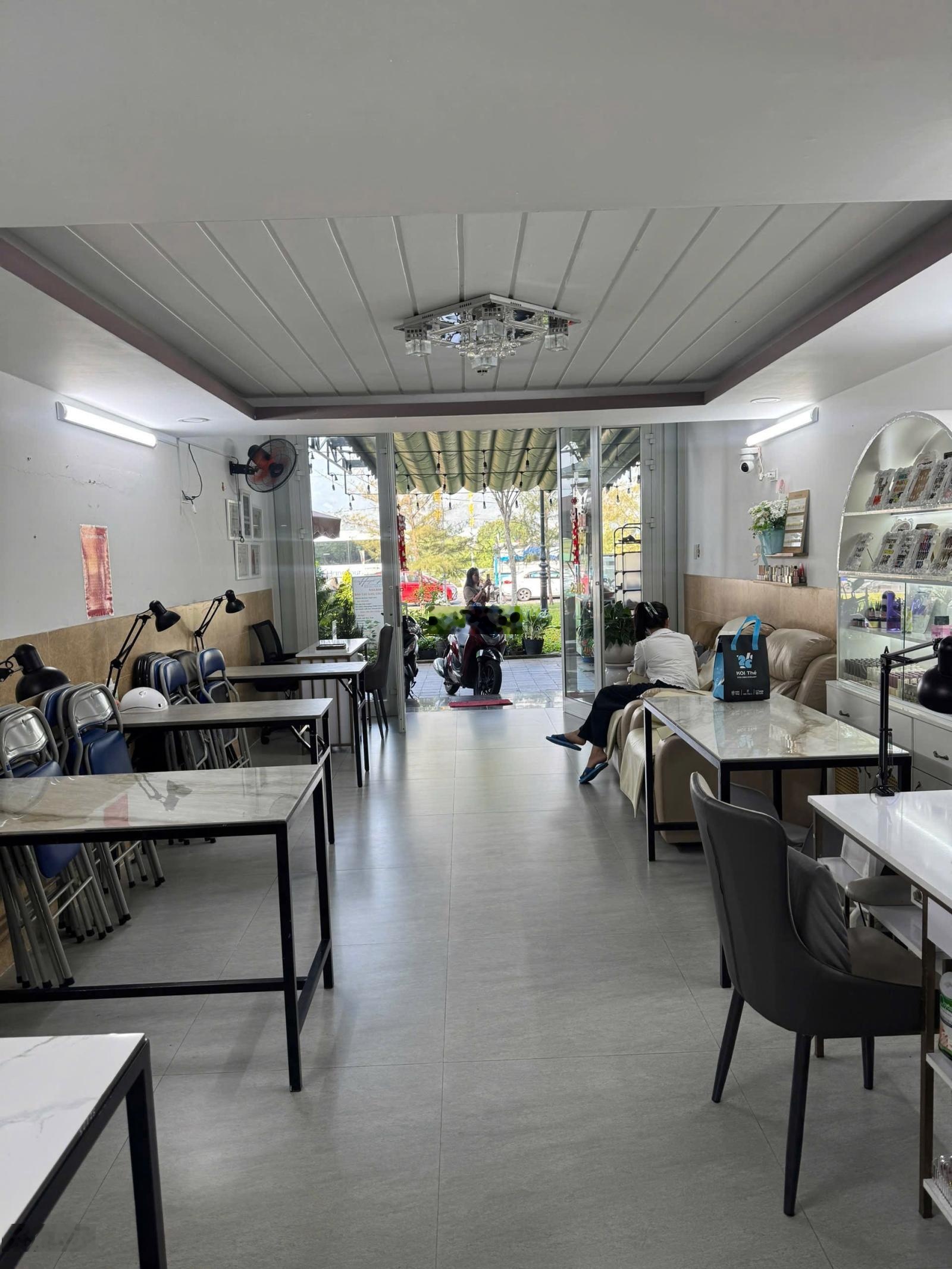 Shophouse CT3 VCN Phước Hải - Nha Trang, 97,2m2 Có mặt bằng đang cho thuê và 2phong ngủ, giá 5,5 tỷ