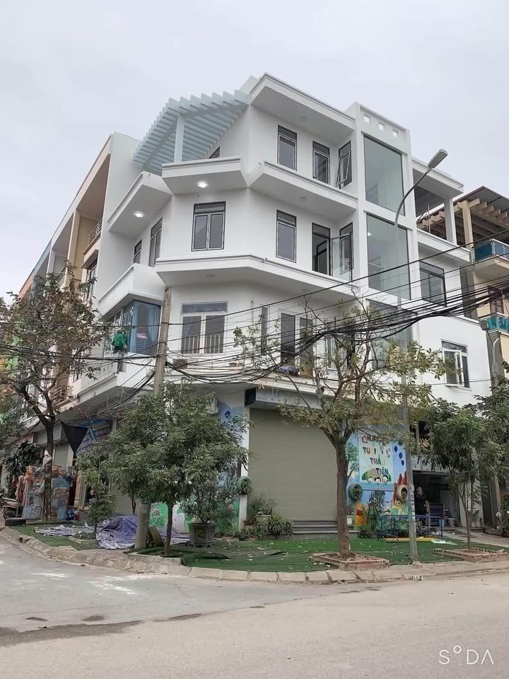 Nhà 4 tầng lô góc, đối diện chợ trung tâm Thuận Thành, có dòng tiền!