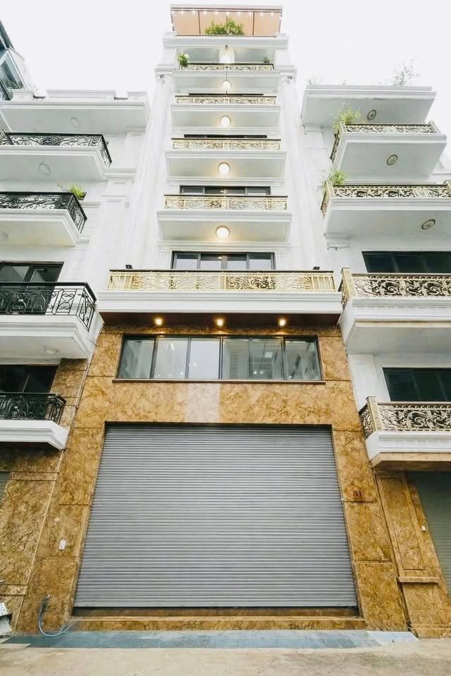 Ngay Hồ Giảng Võ - Nhà dân xây 5 tầng - Phố Ngọc Khánh - Ngõ thông gần phố - Giá nhỉnh 9 tỷ