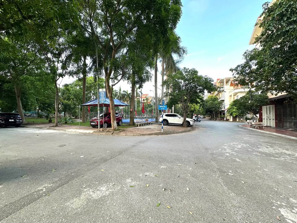 Bán nhà view công viên Kỳ Bá, thiết kế thang máy hiện đại siêu đẹp