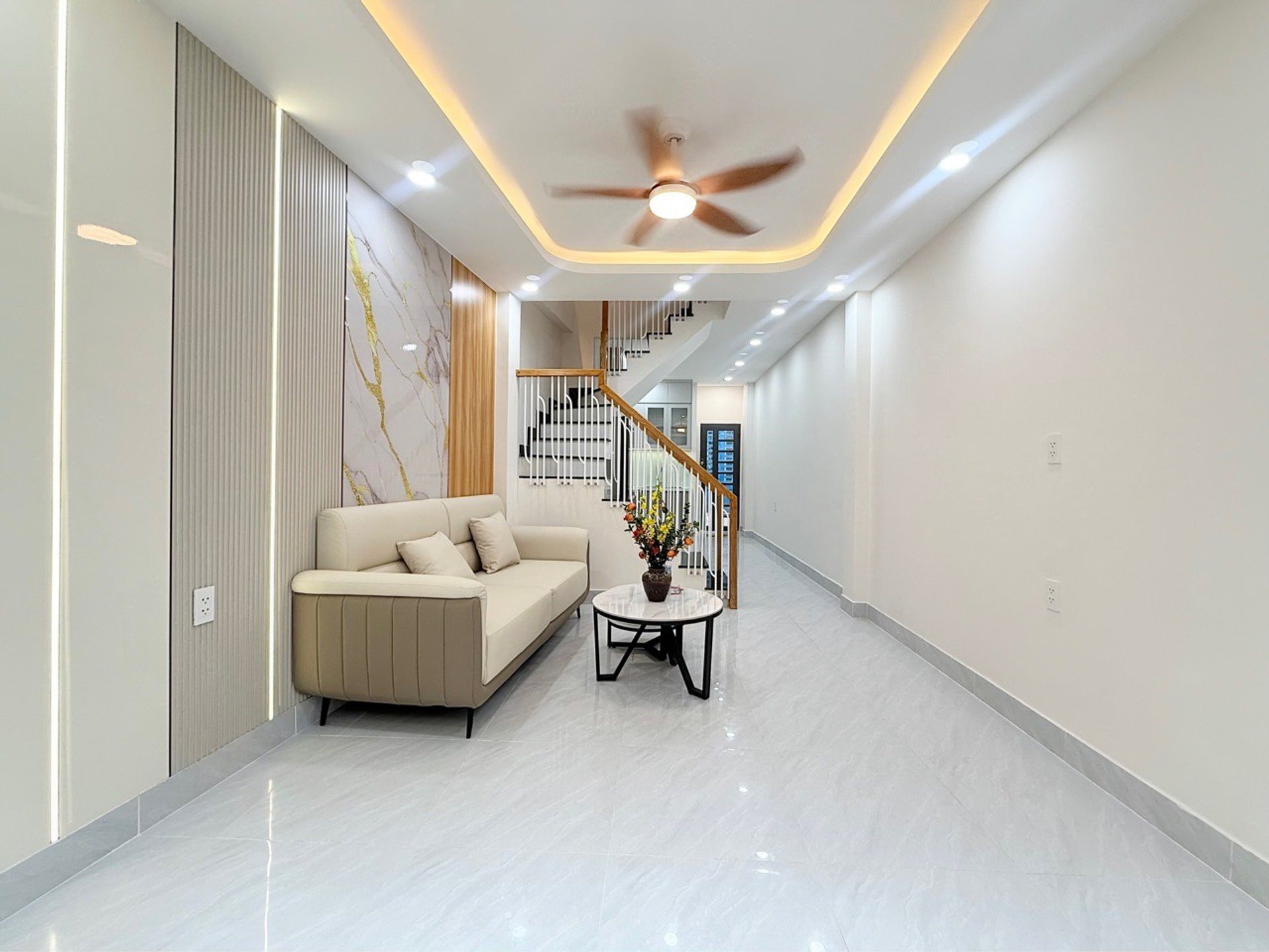 Bán nhà phố Phan Văn Trị, sát Bình Thạnh, tiện đi sân bay, 5 phòng ngủ