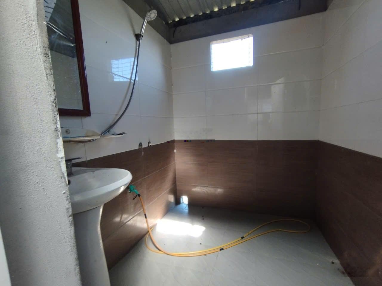Cho thuê kho đường Đại Lộ Thăng Long, An Khánh. 800m2, cao 8m, có điện 3fa, nước sạch. 45k/m2/th