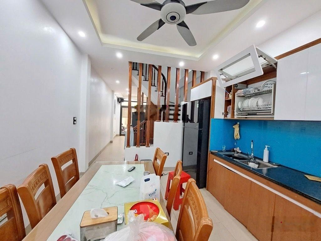 Bán nhà Đại Từ - Hồ Linh Đàm, 46m2 5tang, 8.9 Tỷ, dân xây ở đc 5năm còn mới đẹp, an ninh yên tĩnh.