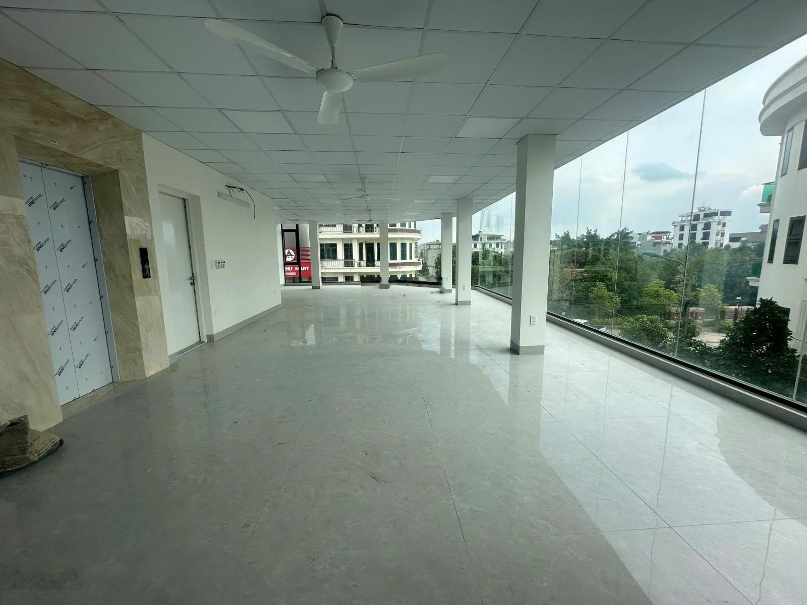 Cho thuê văn phòng khu Võ Cường sàn trống thuận tiện làm văn phòng. LH 0909934237