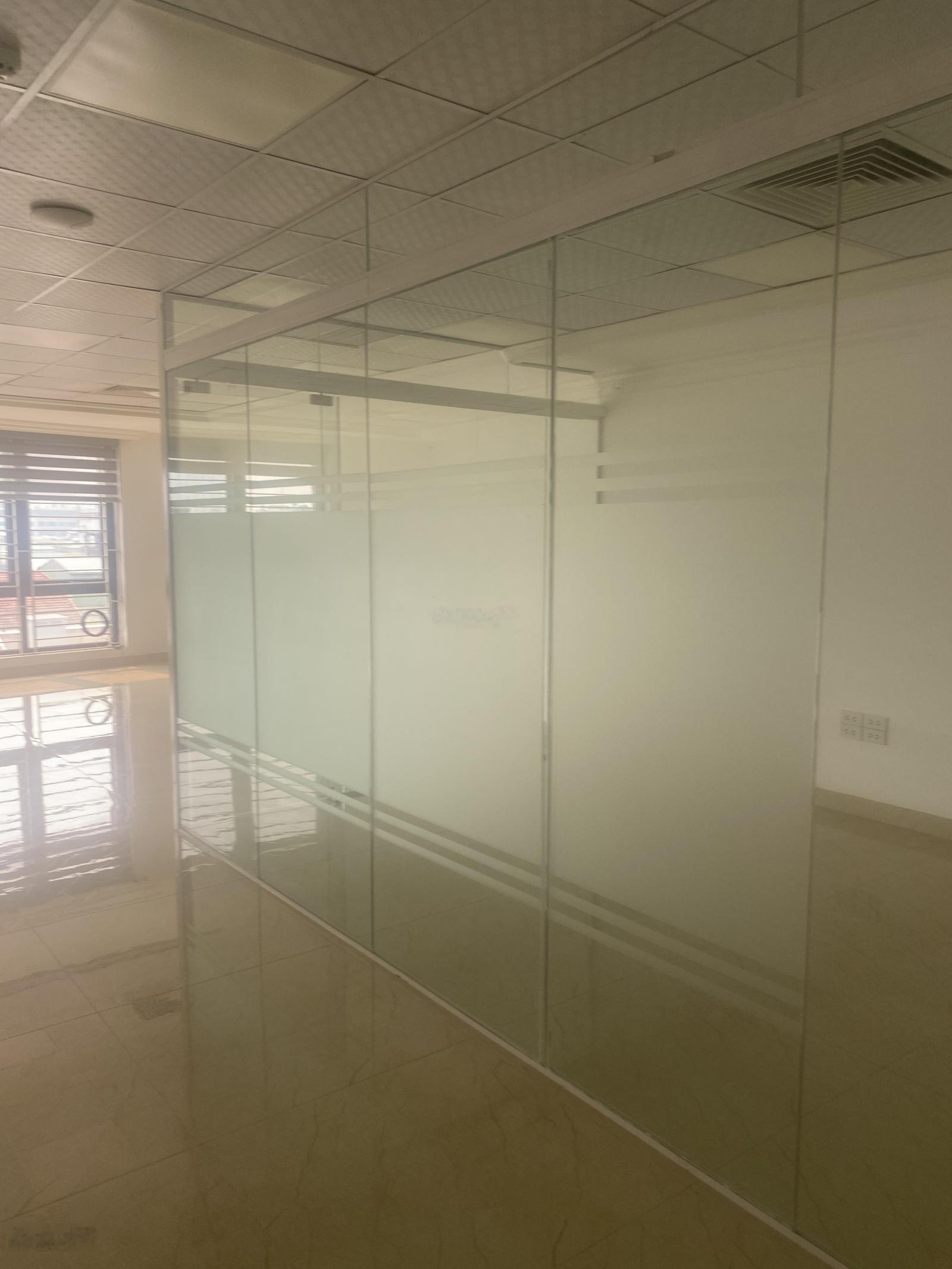 Cho thuê văn phòng số 5 Láng Hạ gần Hồ Hoàng Cầu, diện tích 80m2