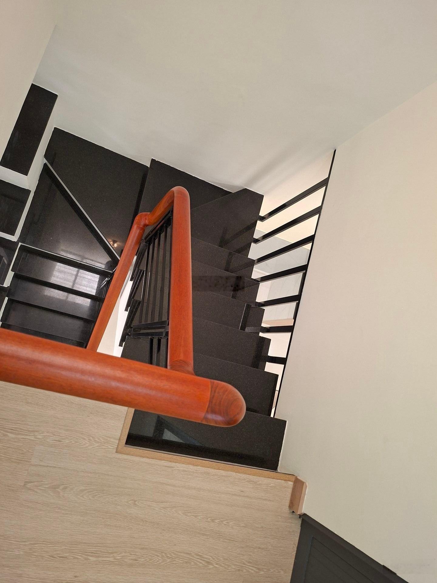 Bán nhà 2 tầng mới đẹp, ngay Đặng Văn Bi full nội thất giá 4.8tỷ