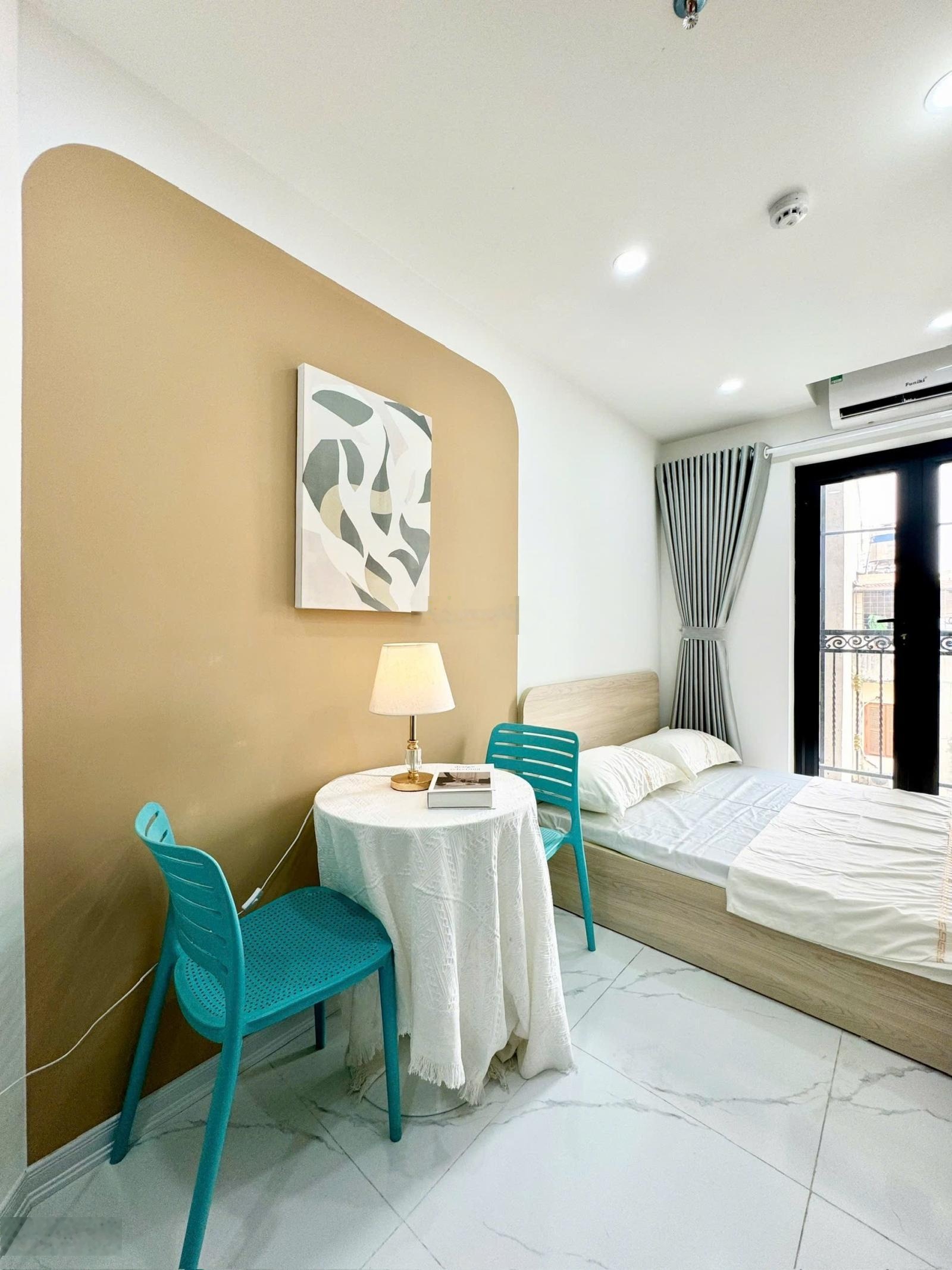 Bán tòa căn hộ AirBnB Nguyễn Ngọc Vũ, 15p kk, 2 thoáng, 20m ra ô tô tránh, DT ~1.1tỷ/năm, 101.5m2