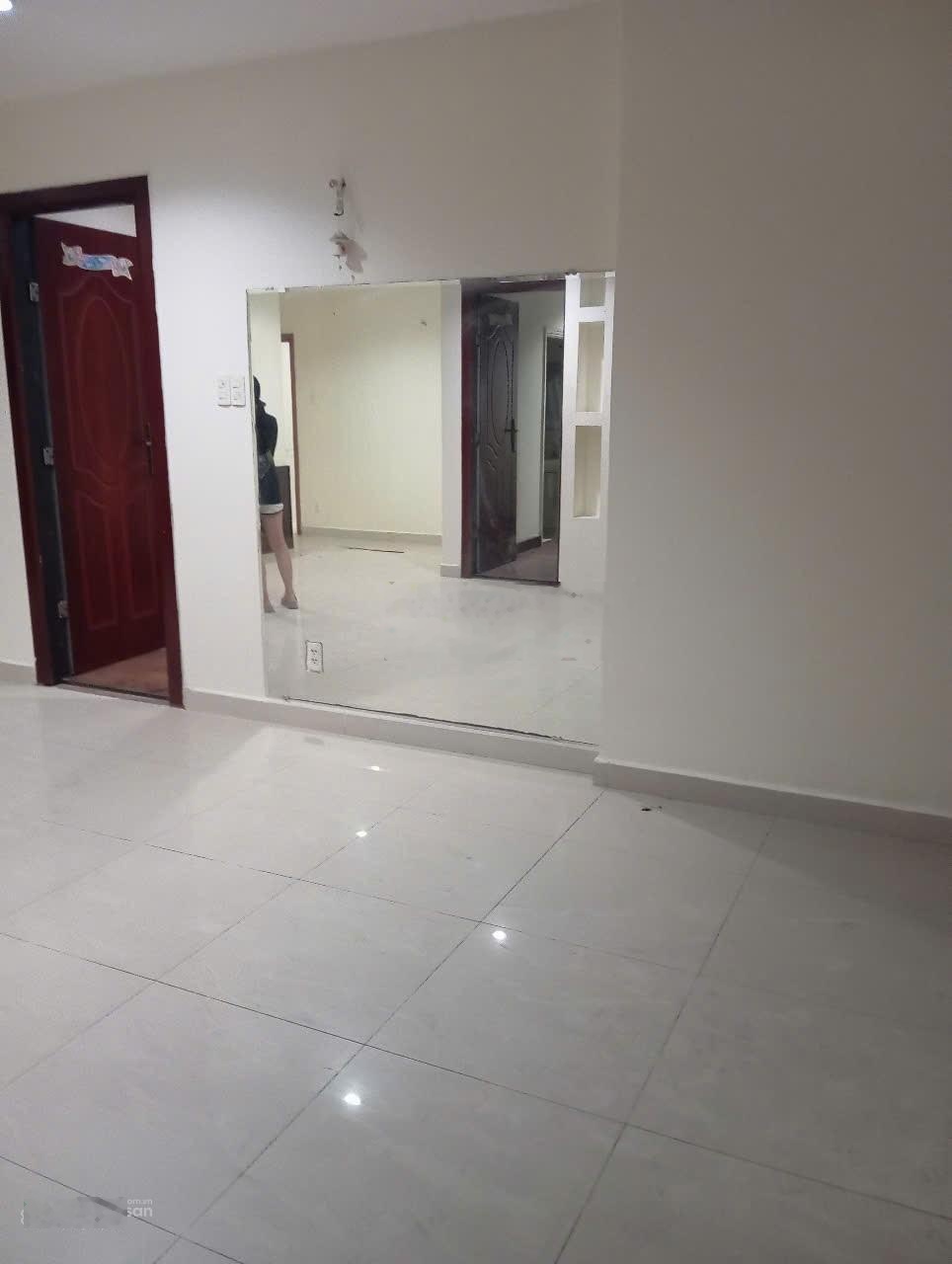Cho thuê căn hộ A.View 13C: Diện tích (110m²), 3 PN và 2 WC. Nhà rộng sạch sẽ thoáng mát