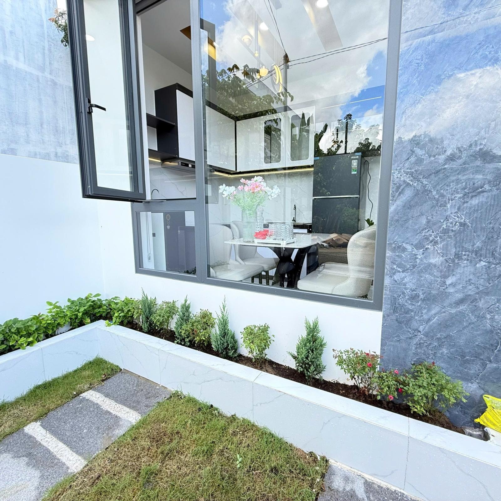 Bán nhanh nhà mới 100% giá rẻ ngay thị trấn Diên Khánh đường ô tô 4m, đã hoàn công