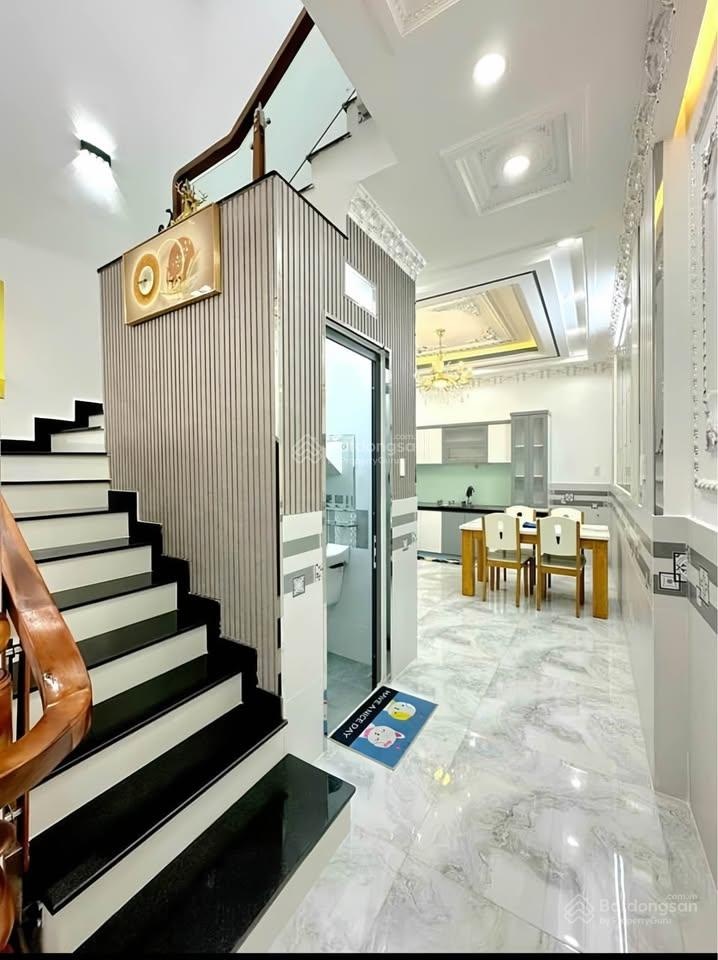 Chính chủ cần sang nhượng lại căn nhà tại đường Bùi Minh Trực, Quận 8, DT 6x20m giá 990tr
