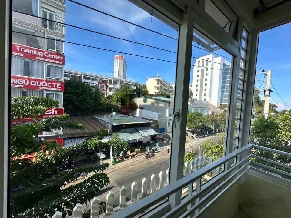 Nhà mặt đường Tôn Thất Tùng Nha Trang-Cách biển 300M- Sẵn Hợp Đồng Thuê 20tr/tháng- Giá 13tỷ500