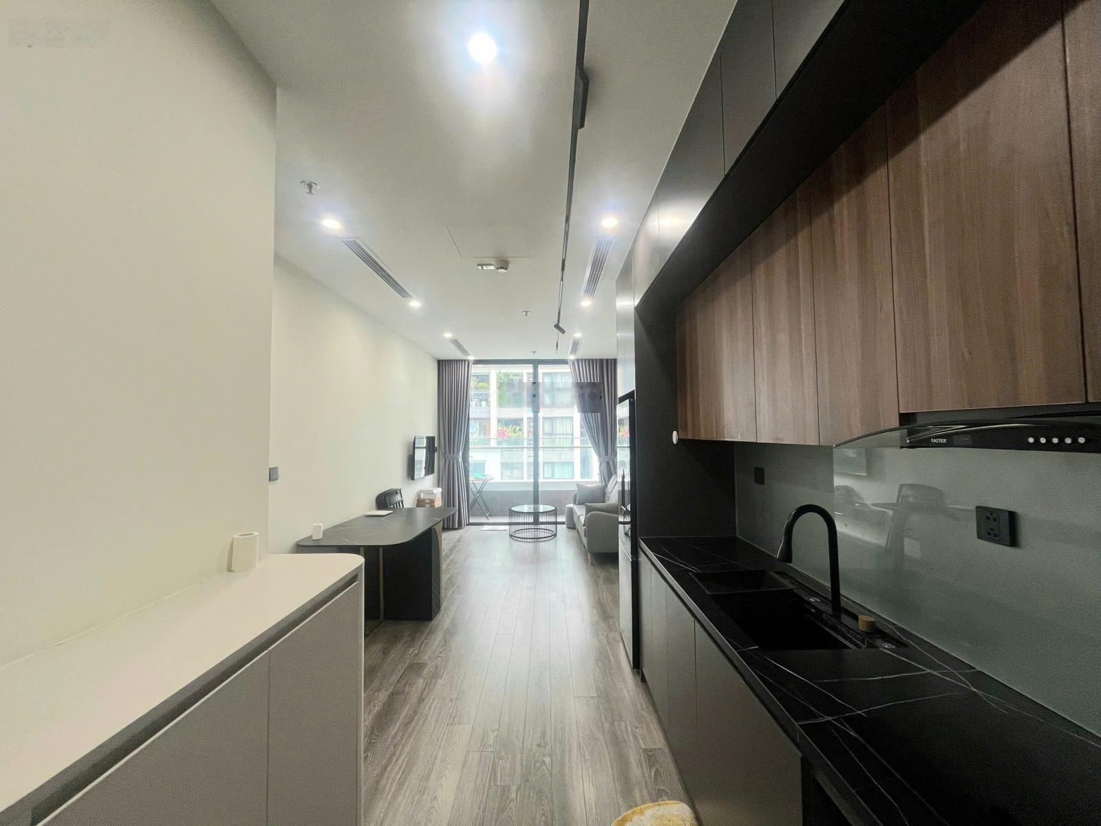 Cho thuê căn 2PN2WC thiết kế cực đẹp tại Vinhomes Symphony
