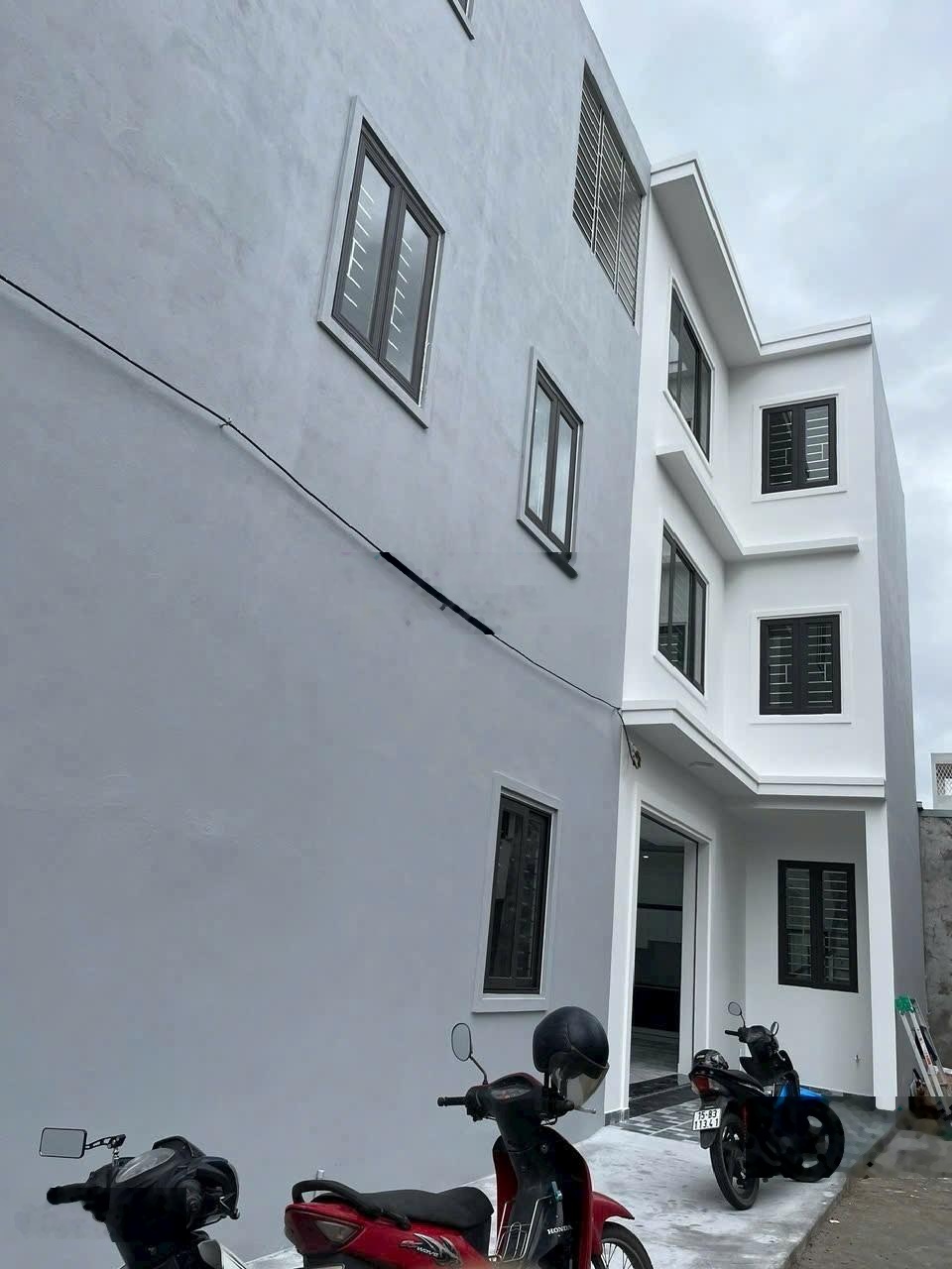 Nhà đẹp độc lập phố Đông Phong, gần Ngô Gia Tự