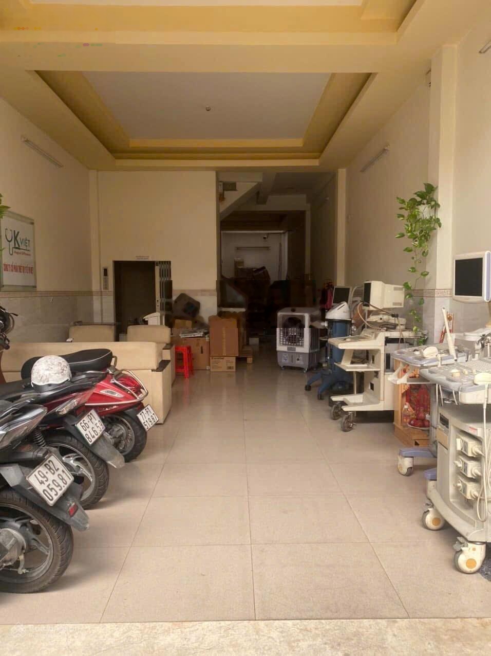 Nhà khu Tên Lửa 5x20,3 Lầu . Thang máy .5 phòng. Giá 23 triệu /th