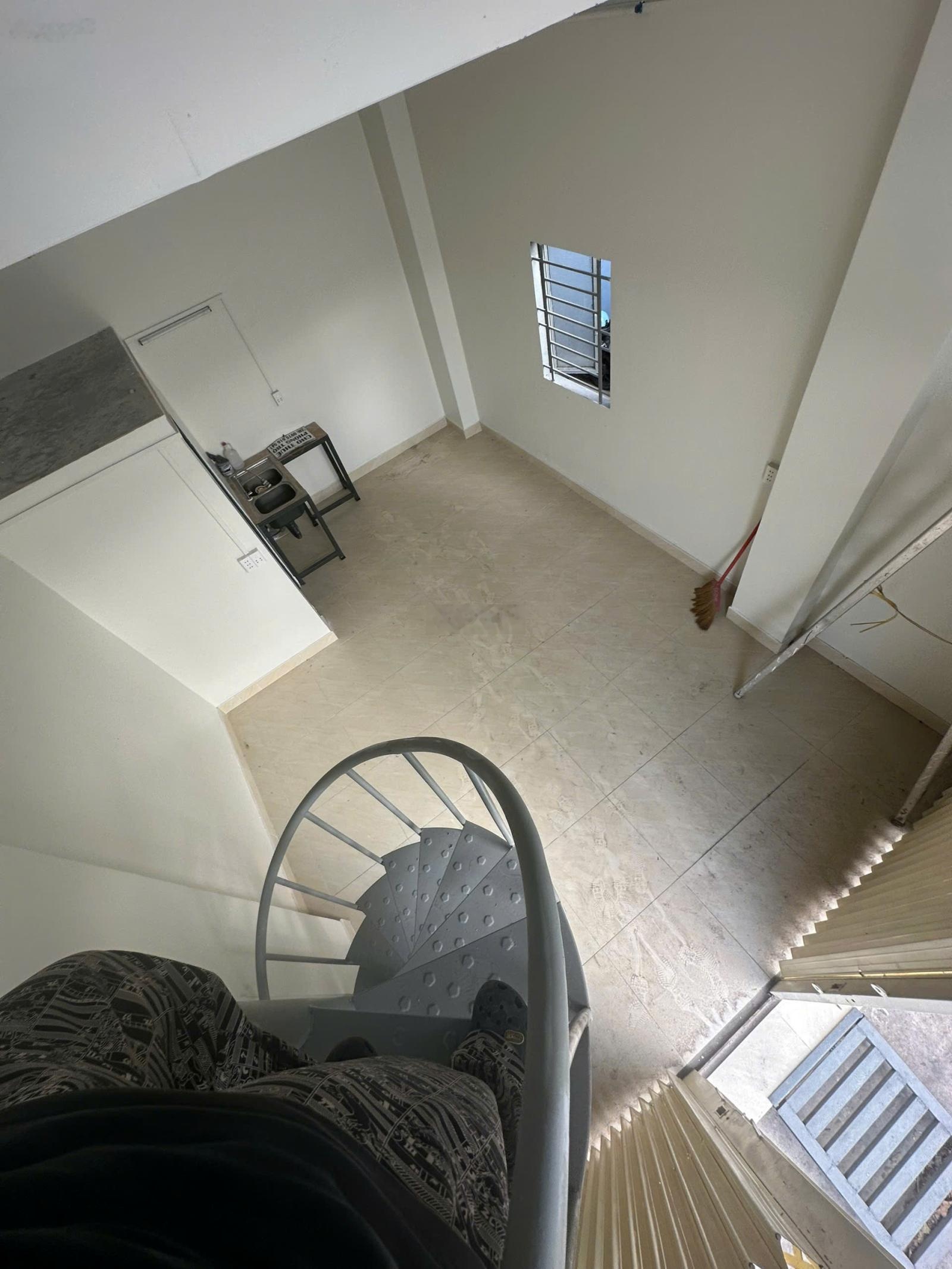 Cho thuê NR 220/36b Nguyễn Xí, 8 triệu, 40m2, không nội thất