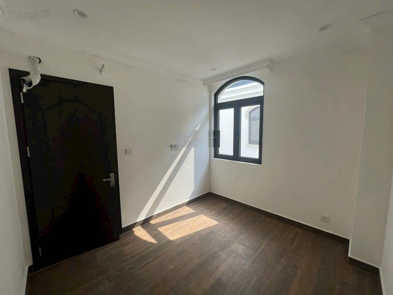 Bán nhanh căn nhà ngay sát sảnh chung cư sẵn sổ đỏ lâu dài đã hoàn thiện full 5 tầng giá chạm đáy