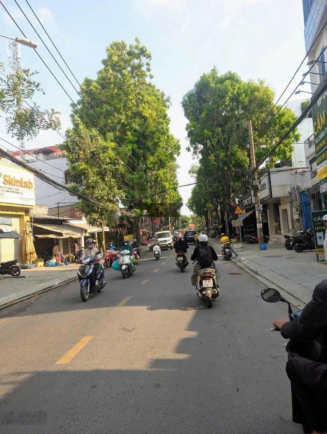 4x24m. 2 mặt tiền kinh doanh gần công viên Làng Hoa
