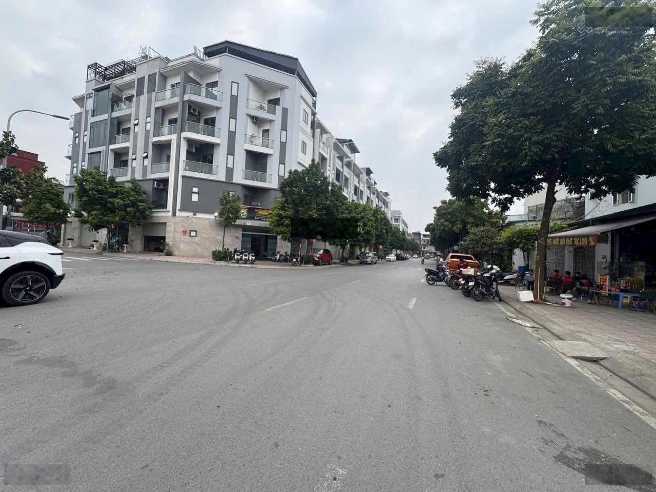 Cc gửi bán nhà đất mặt phố Đức Giang - Long Biên - Hà Nội giá chỉ 215tr/m2 thương lượng mạnh
